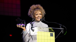 eva holds her award and makes a speech