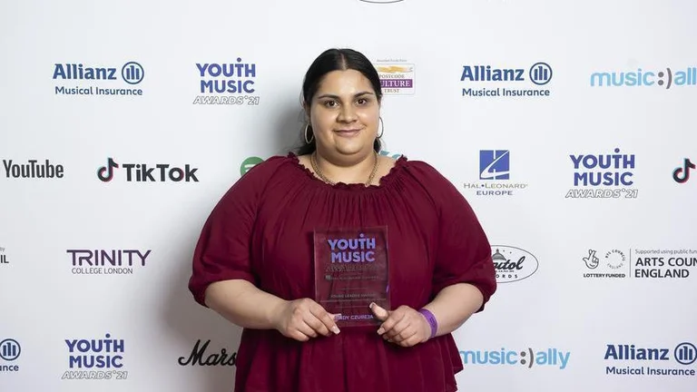 Sindy Czureja with her Youth Music Award 