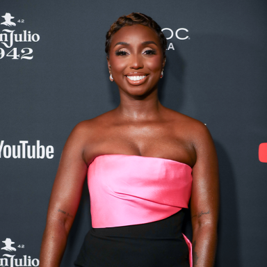 sheniece smiles at an event and wears a pink top